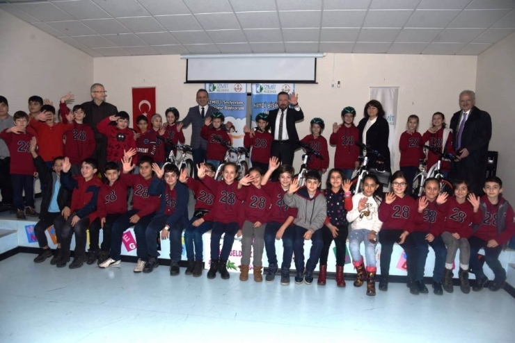 İzmit’te Yılın İlk Bisikletleri Dağıtıldı