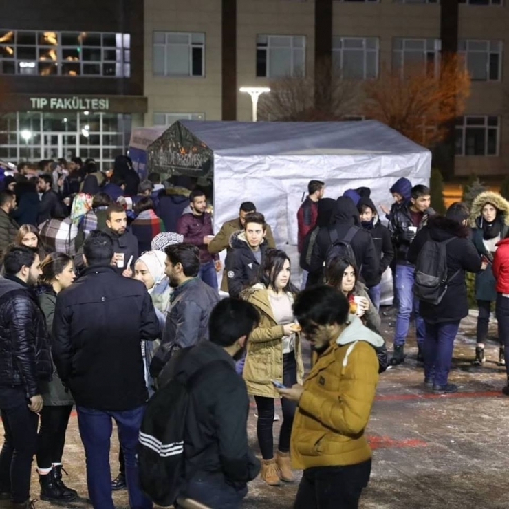 Belediyeden Öğrencilere Sıcak Çorba İkramı