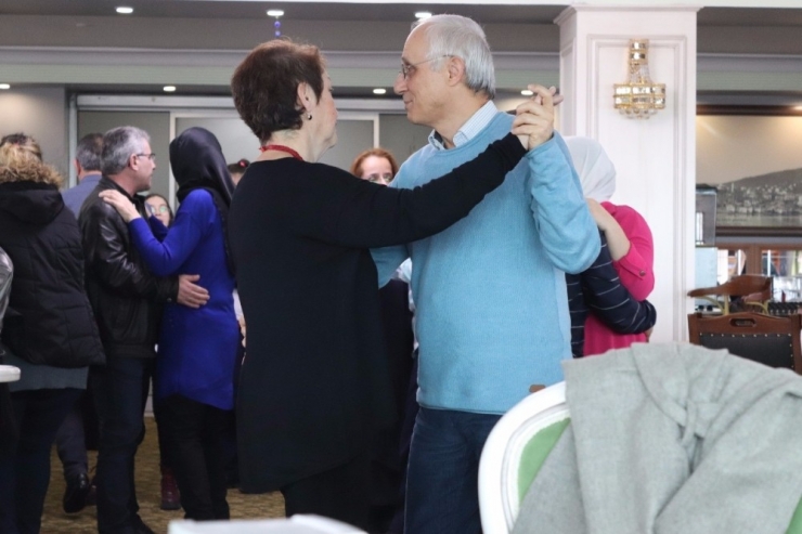 Sağlıklı Hayatın Mutluluğunu Dans Ederek Kutladılar