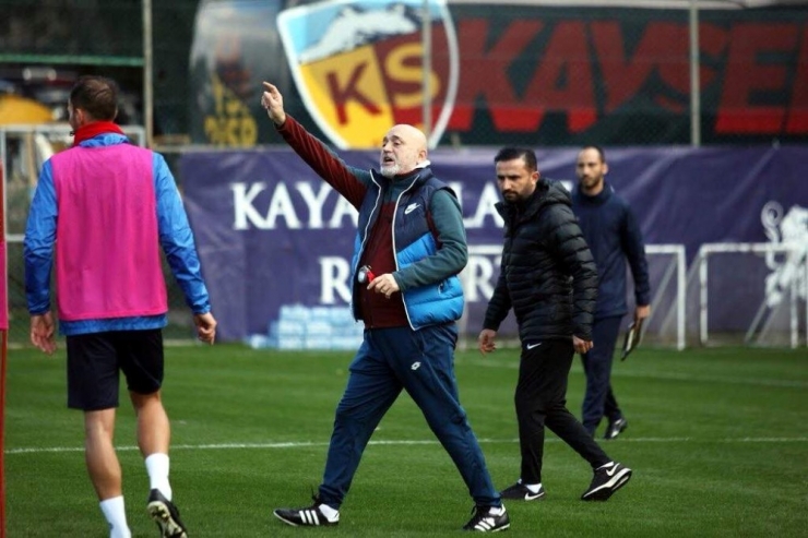 Kayserispor’un Antalya Kampı Başladı