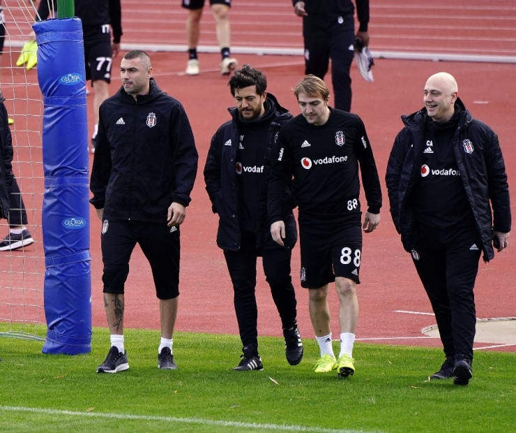 Burak Yılmaz Beşiktaş’ta İlk Antrenmanına Çıktı