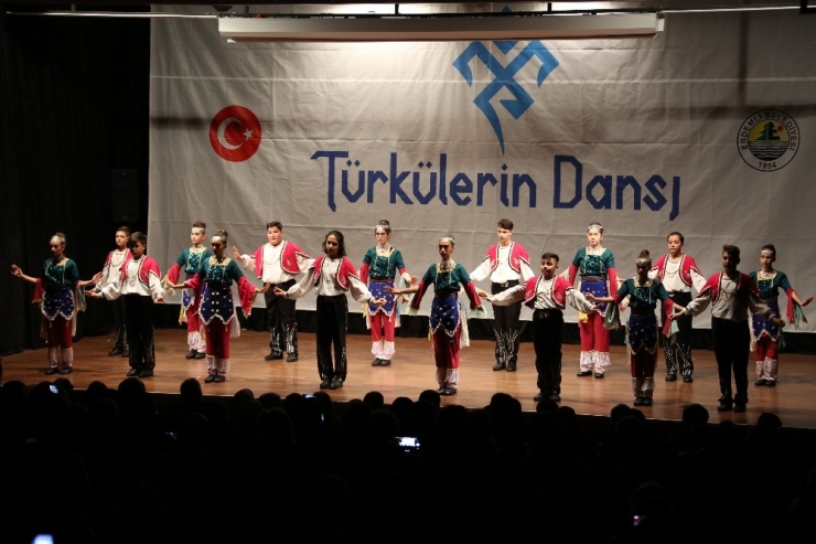 Türkülerin Dansı Topluluğu Gala Gösterimini Gerçekleştirdi