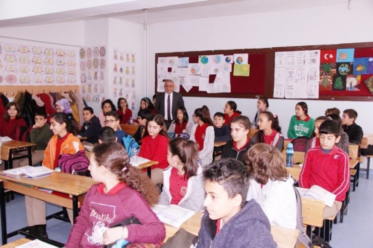 Müdür Gür, Okul Ziyaretlerini Sürdürüyor