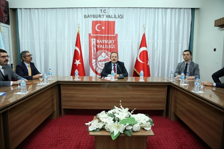 Vali Pehlivan: “Çalışmalarımızda Vatandaşlarımızın Şeklen Değil Gönülden Teşekkürlerini Almalıyız”