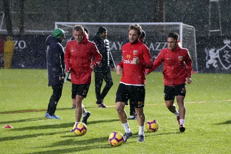 Kayserispor Tam Kadro Çalışıyor