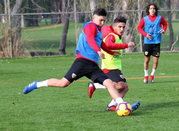 Kayserispor Antrenmanlarında Taktik Çalışıyor