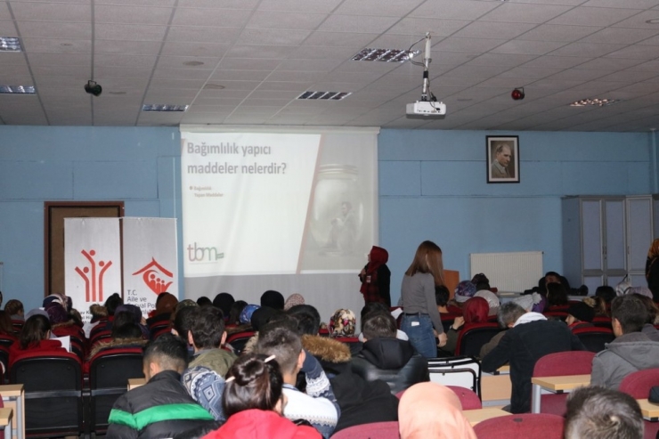 Şaphane’de ’’Madde Bağımlılığı Ve Mücadele Yolları” Semineri