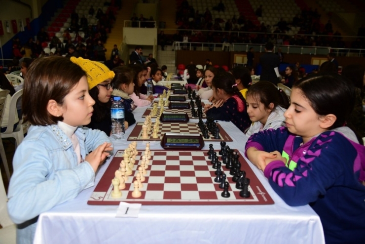 7 Ocak Kurtuluş Kupası Satranç Turnuvası Başladı
