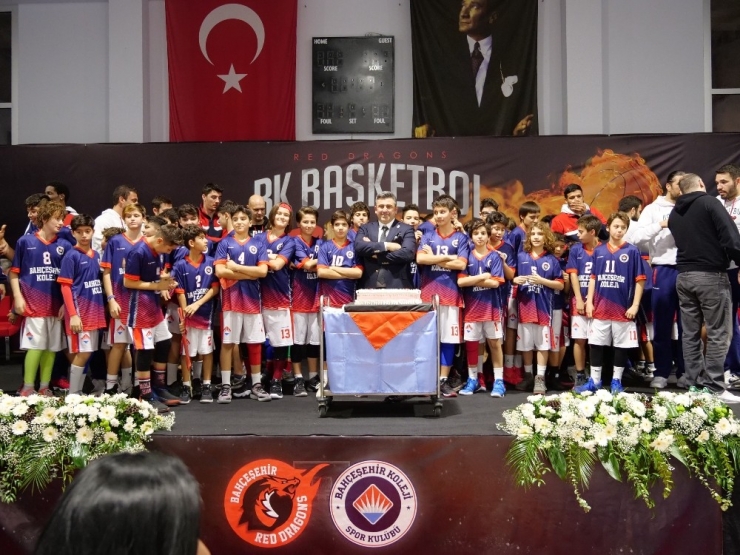 Bahçeşehir Koleji Basketbol Takımı, İzmir’de Öğrenciler Ve Altyapı Oyuncularıyla Buluştu