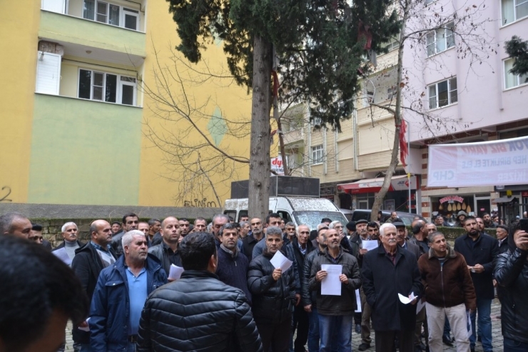 İstifa Etmek İçin Giden Kalabalığı İçeri Almadılar