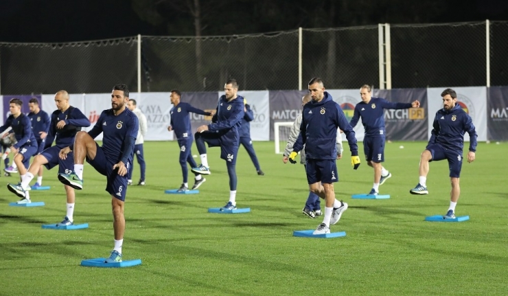 Fenerbahçe’de Kamp Çalışmaları Sürüyor