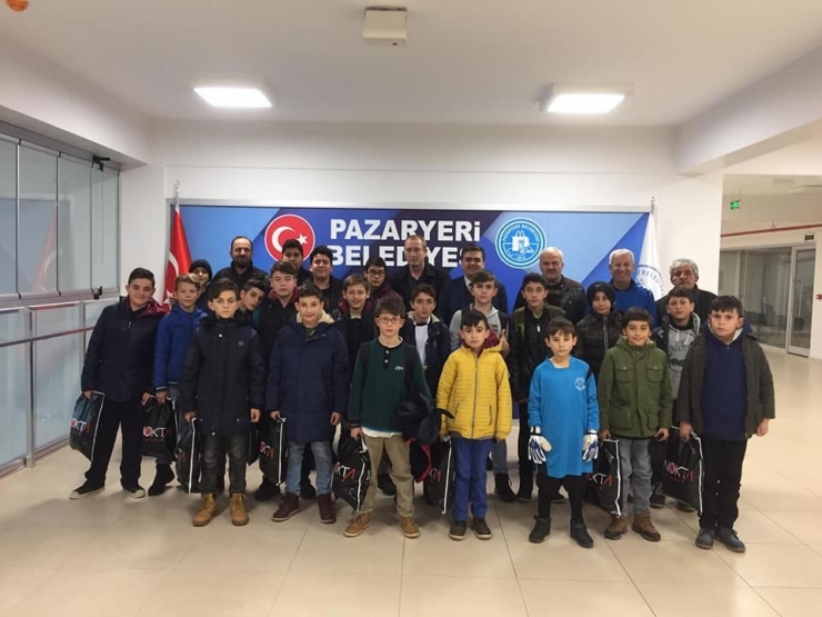 Sporculara Malzeme Dağıtımı Yapıldı