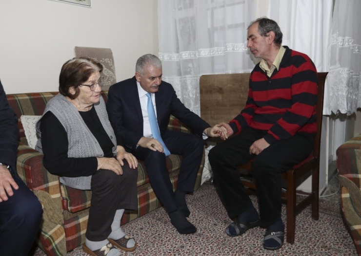 Tbmm Başkanı Yıldırım’dan Ukrayna’da Öldürülen Genç Kızın Ailesine Taziye Ziyareti