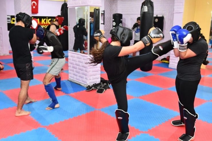 Tunceli Valiliği Ve Belediyesinden Spor Kulübüne 96 Bin Tl’lik Destek