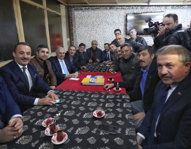 Tbmm Başkanı Yıldırım İzmir’de Kahvehaneyi Ziyaret Etti