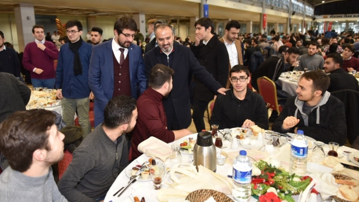 Başkan Aktaş’tan Üniversitelilere Müjde