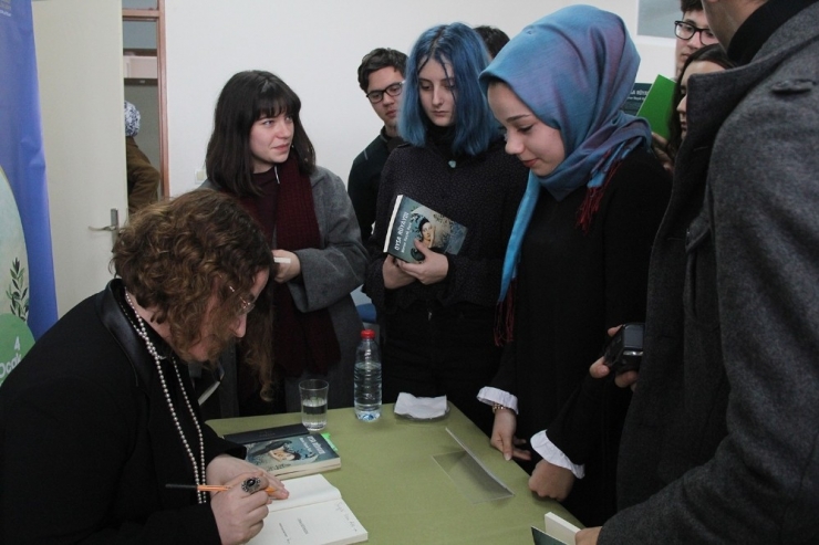 ‘Oysa Rüyaydı’ Kitabının Söyleşisi Ve İmza Günü Gerçekleşti