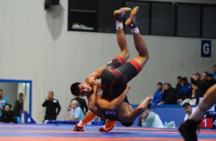 Güreşçiler, Milli Takım İçin Ter Döküyor