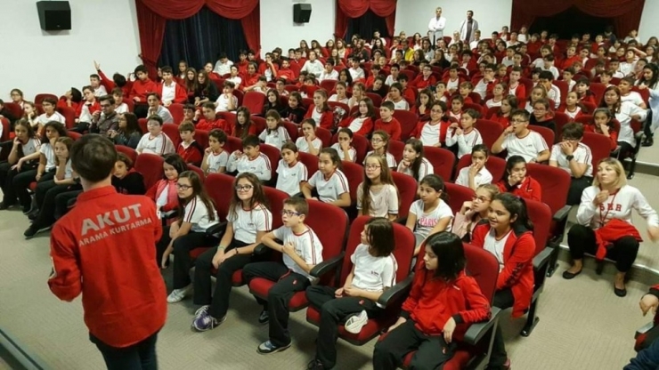 Akut 60 Binden Fazla Kişiye Seminer Verdi