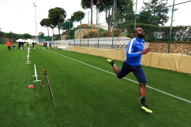 E.yeni Malatyaspor Kalecisi Farnolle İkinci Yarı Öncesi İddialı