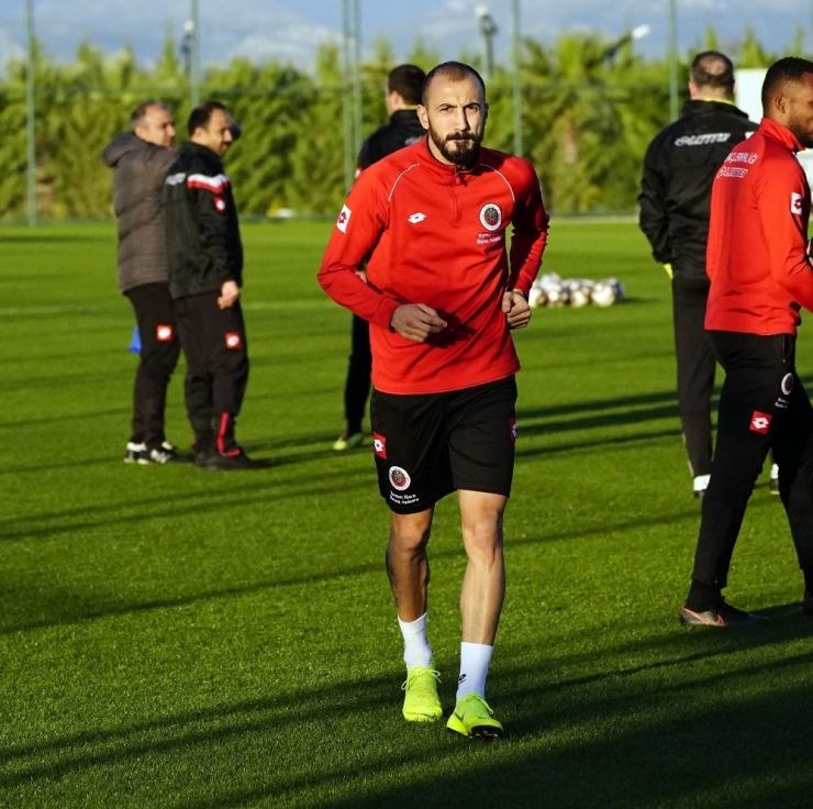 Ahmet İlhan Özek: “Keşke Zamanında Rizespor’a Gitmeseydim”