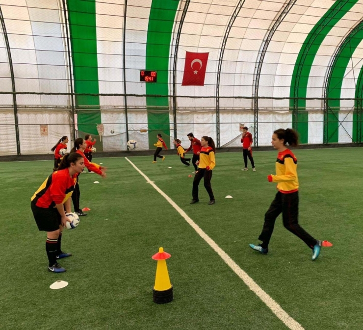Balıkesir’de Göztepe Futbol Okulu Açıldı