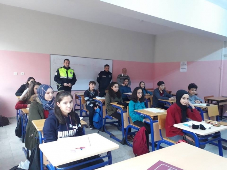 Lise Öğrencilerine Trafik Eğitimi