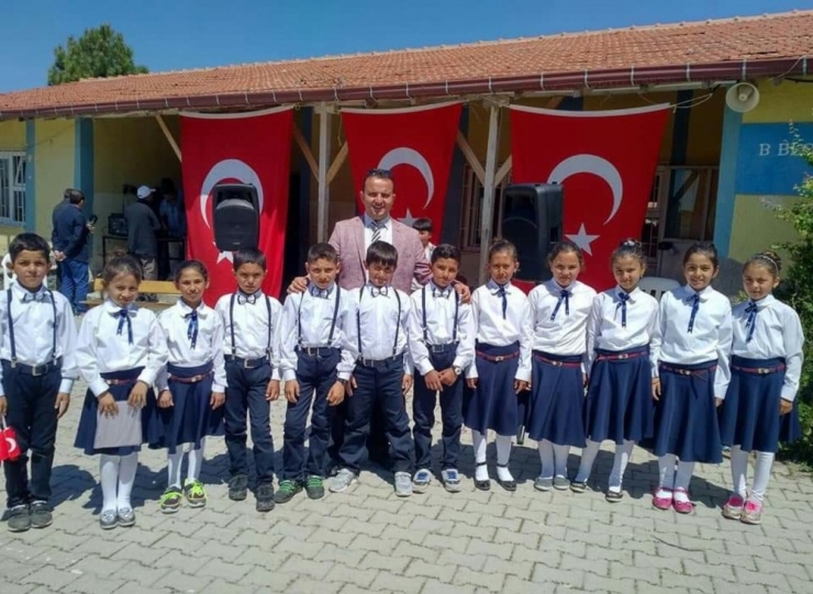 Şuhutlu Minik Öğrencilerin Sihirbazlık Gösterileri