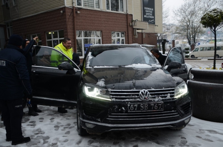 Kar Nedeniyle Evine Gidemeyen Hastayı, Belediye Başkanı Makam Arcıyla Ulaştırdı