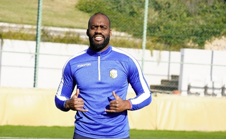 Fabien Farnolle: “Fenerbahçe Sadık’ı Aldığı İçin Gurur Duyabilir”