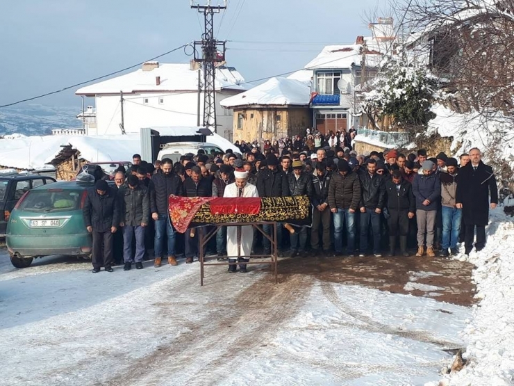 Genç Kız Gözyaşları Arasında Toprağa Verildi