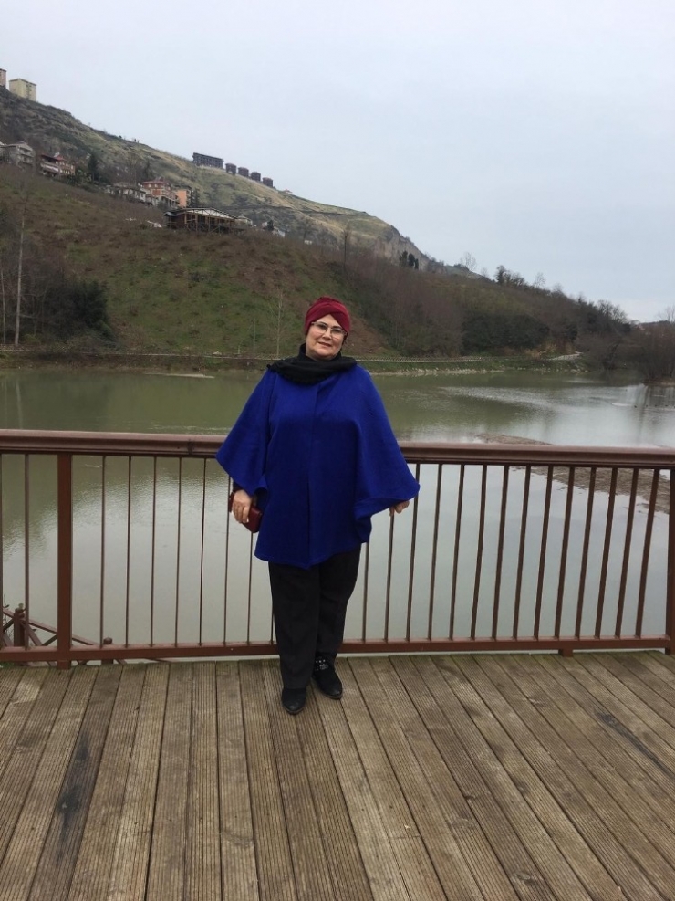 Kadın Muhtar Adayı Kazanırsa Sera Gölü’nü Çöpten Temizleyecek