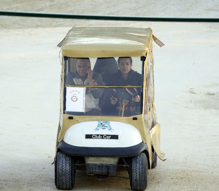 Galatasaray Ayak Tenisi Oynadı