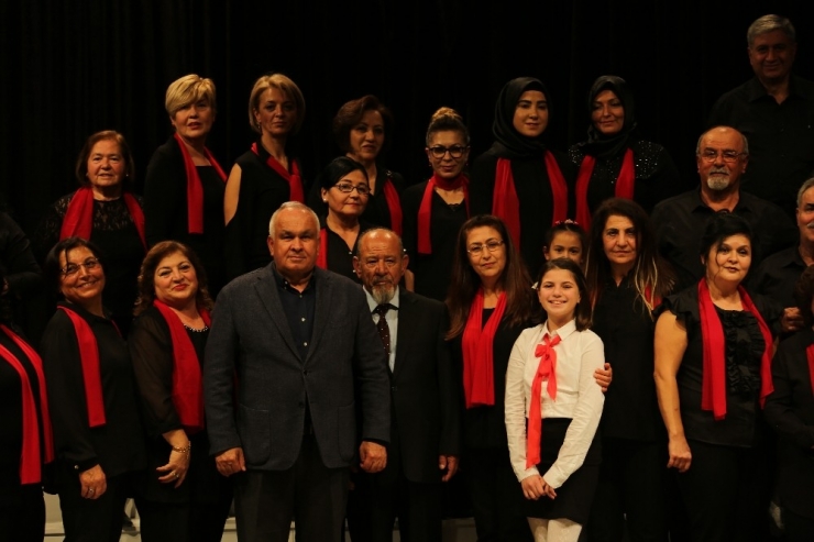 Çağdaş Türk Müziği Korosu Ve Çocuk Korosu İlk Konserini Gerçekleştirdi