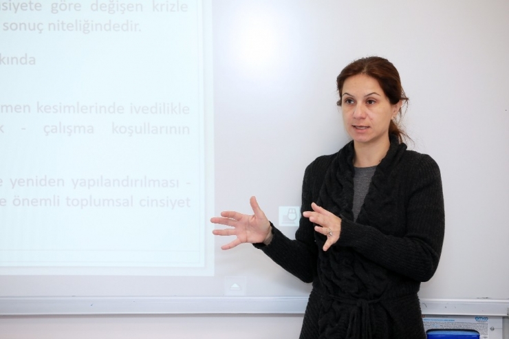 "Kadınlar Ve Erkekler Krizden Eşit Etkileniyor"