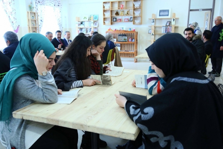 Kanserden Ölen 5 Yaşındaki Ahmet’in Adı Kütüphanede Yaşayacak