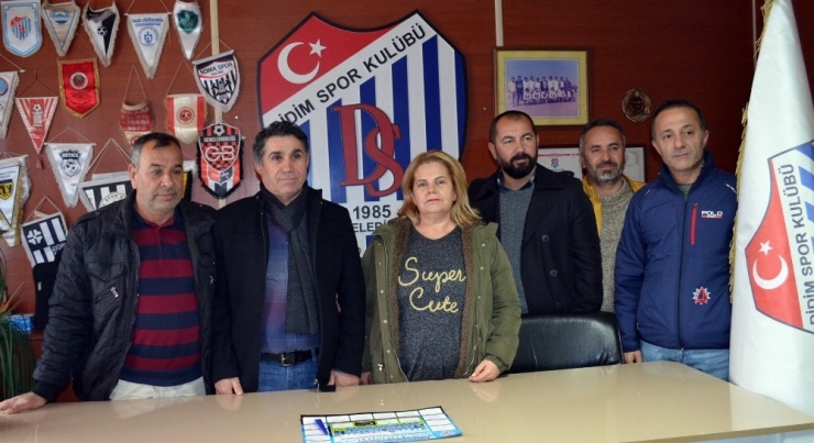 Eski Başkan Kulübe Sahip Çıkıp Yeniden Koltuğa Oturdu