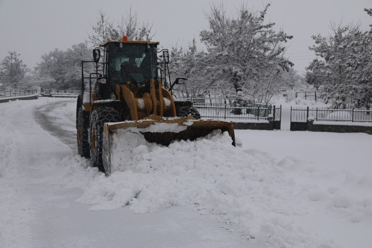 Bingöl’de 900 Kilometre Yol Kardan Temizlendi