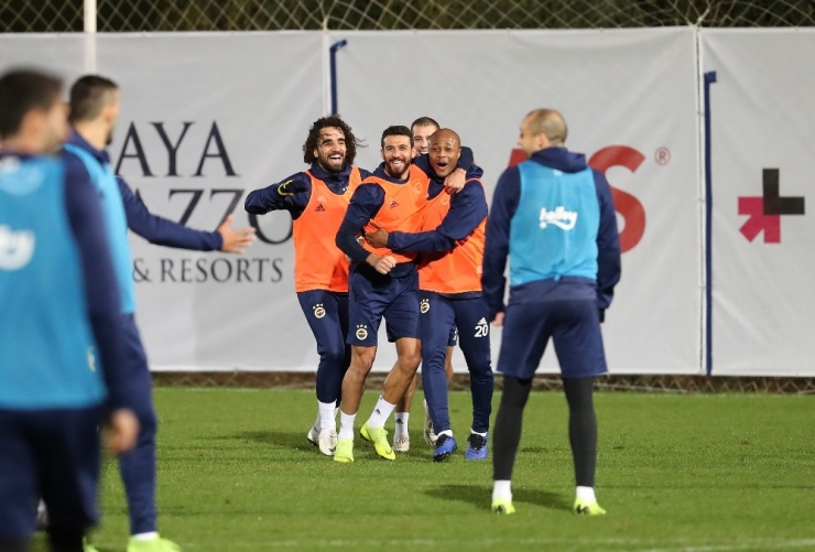 Fenerbahçe Günü Çift Antrenmanla Tamamladı