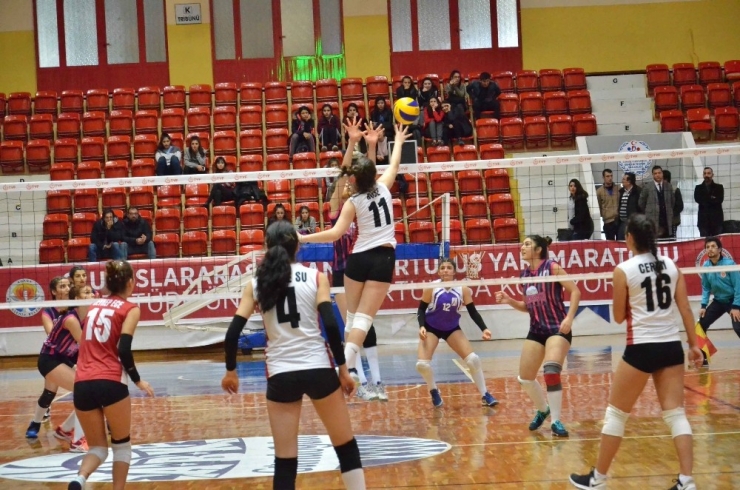 Adana’da Okullararası Genç Kızlar Voleybol Müsabakaları Tamamlandı