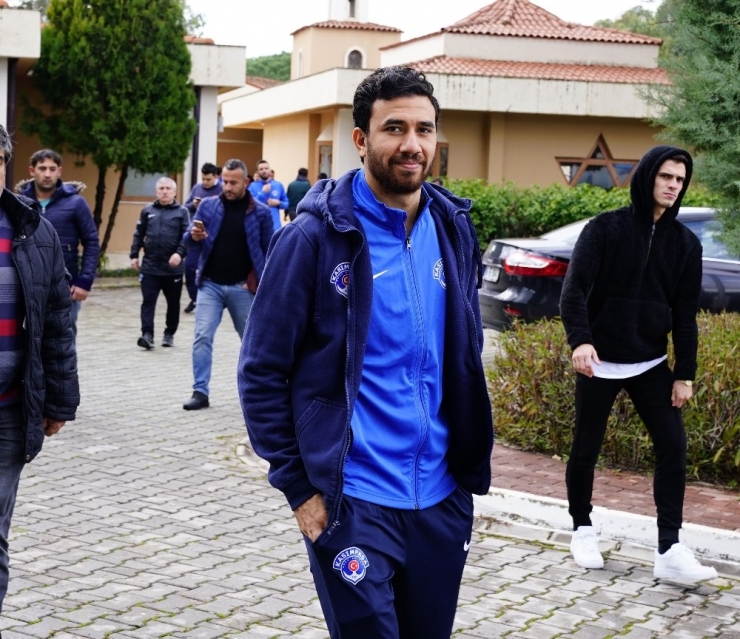 Futbol Takımları Cuma Namazı İçin Dinler Bahçesi’nde Buluştu