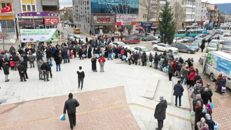 Pet Şişeleri Veren Bez Torbaları Aldı