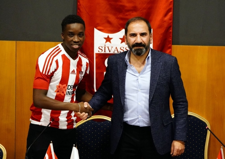 Sivasspor, Diabate’ye Resmi İmzayı Attırdı