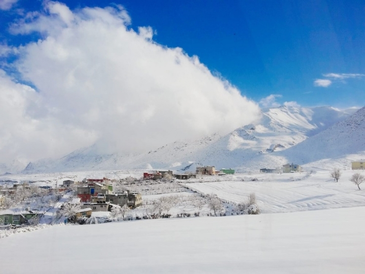 Beyaza Bürünen İlçede Kartpostallık Manzara Oluştu