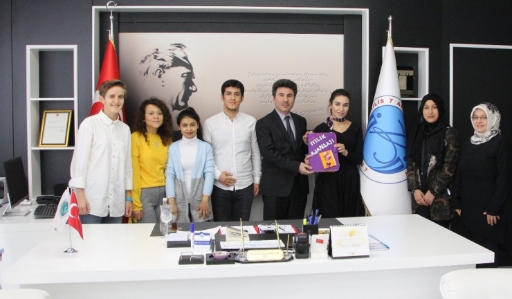 “İyilik Ajandasını" Rektör Karacoşkun’a Hediye Ettiler