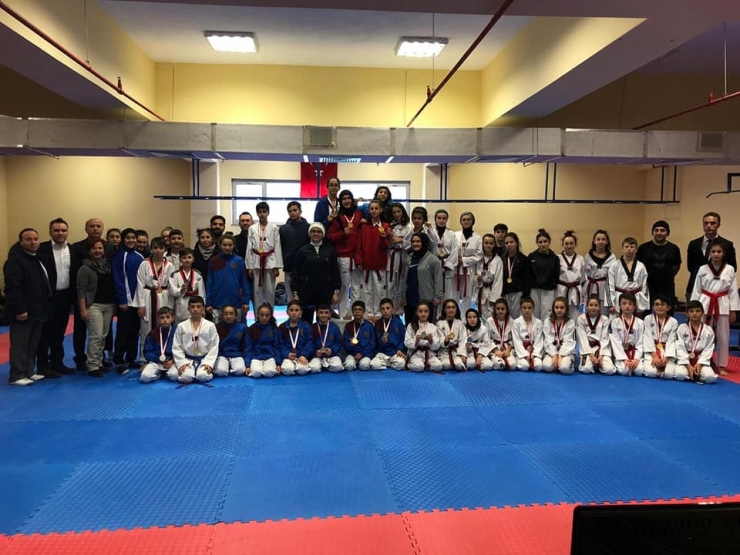 Okul Sporları Tekvando Müsabakaları Tamamlandı
