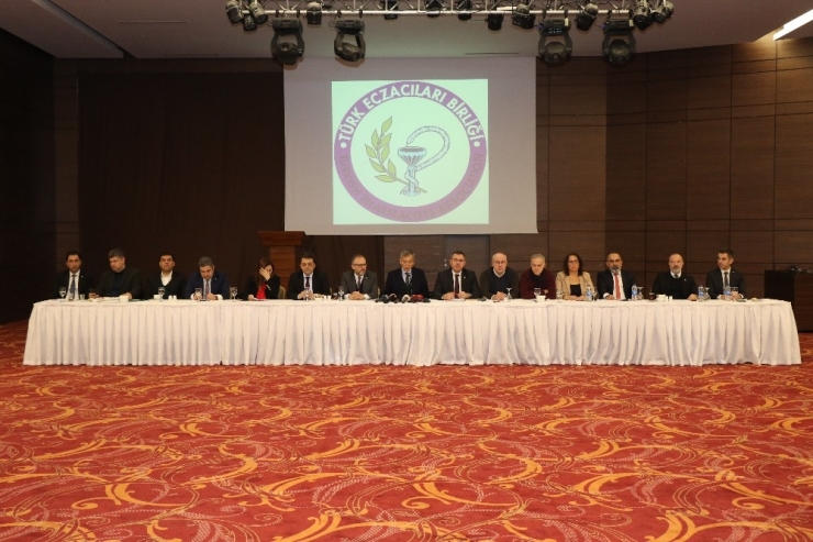 Türk Eczacıları Birliği Başkanı Çolak: "Bitkisel İlaçlar Ve Gıda Takviyeleri Eczacıların İnisiyatifine Bırakılmalı"