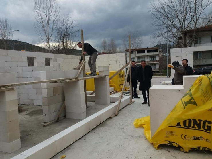 Vezirhan’da Kapalı Halı Saha Çalışmaları Başladı