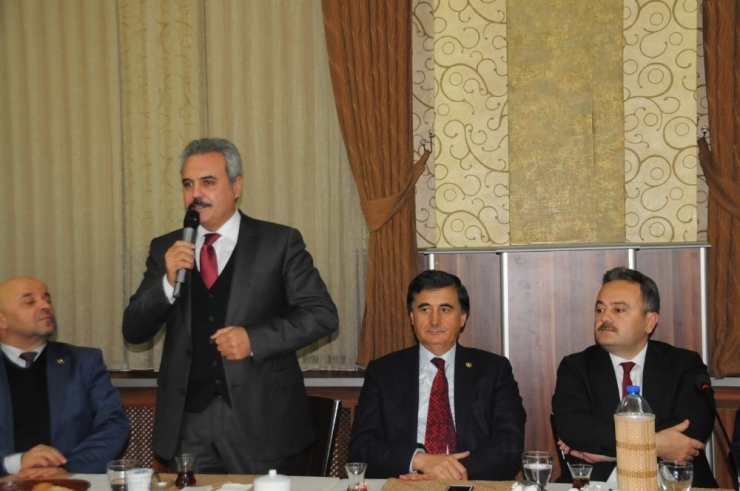 Ak Parti, Mahalle Ve Köy Muhtarlarının Dertlerini Dinledi