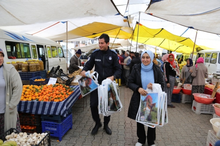 Kaş’ta Bez Çanta Dağıtıldı